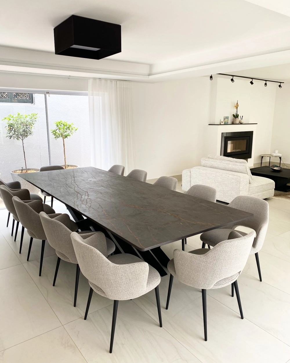 Mẫu bàn ăn đẹp giá rẻ phù hợp cho gia đình trẻ mới cưới