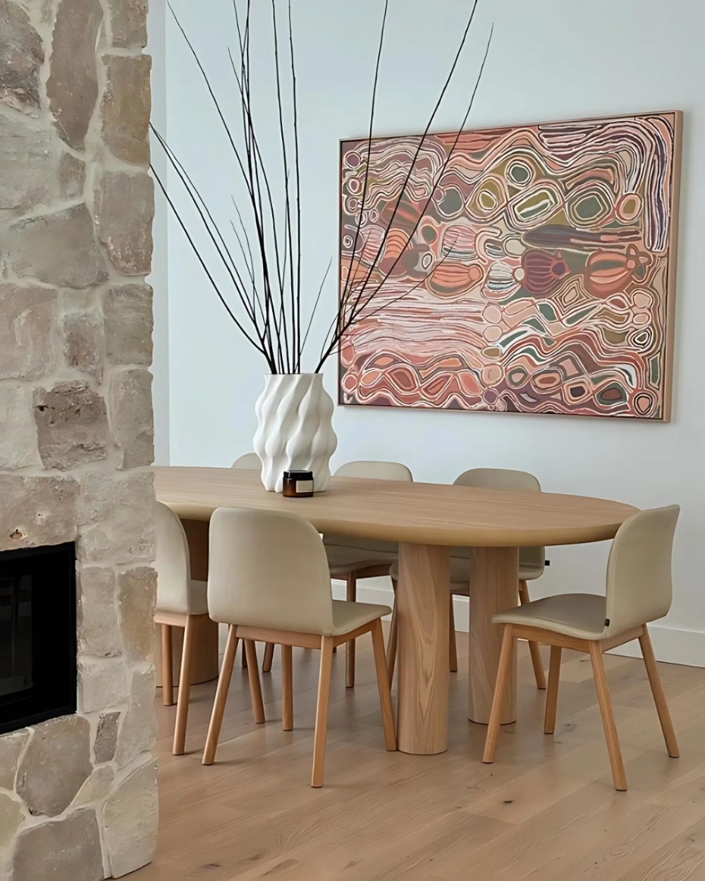 Không gian biệt thự đẳng cấp với mẫu bàn ăn đẹp sang trọng dát vàng