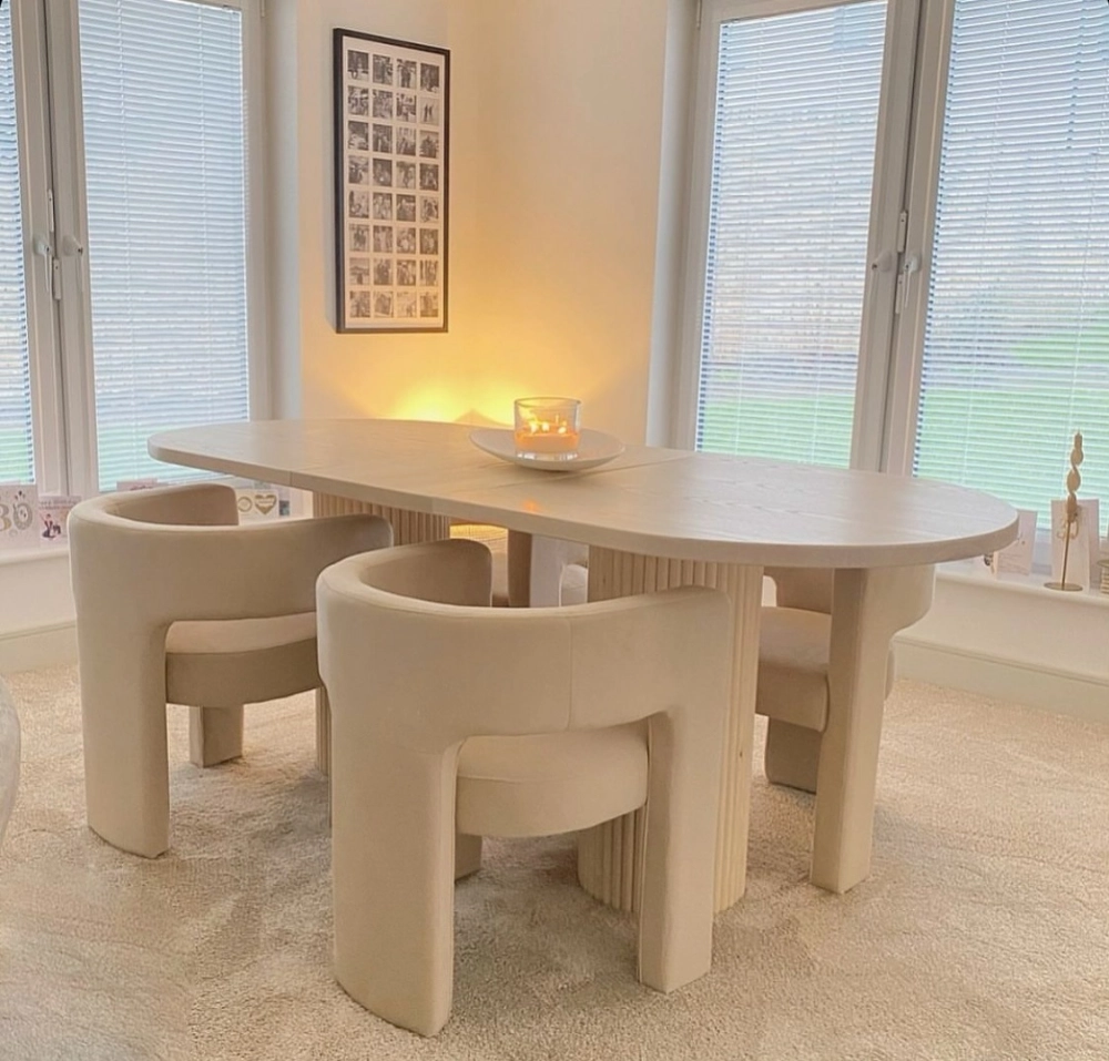 Phong cách hoàng gia thể hiện qua bộ bàn ăn tân cổ điển đẹp