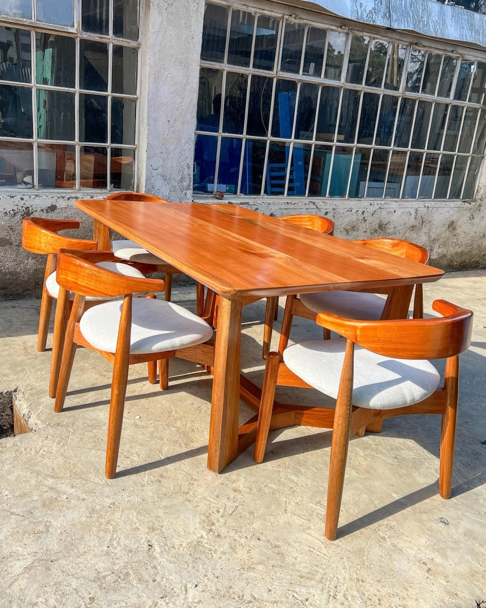 Bàn ăn gỗ tần bì sơn màu óc chó hiện đại