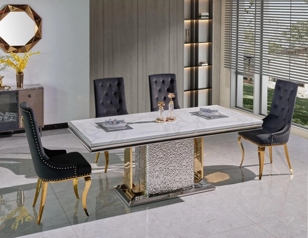 Không gian bếp nổi bật với bàn ăn mặt đá màu trắng