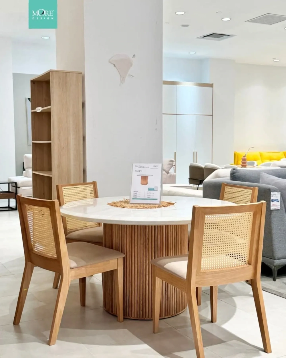 Chi tiết bàn ăn mặt đá chân inox mạ vàng đẳng cấp