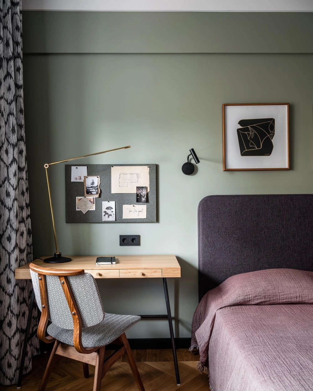 Hướng đặt bàn làm việc trong phòng ngủ đón ánh sáng tự nhiên