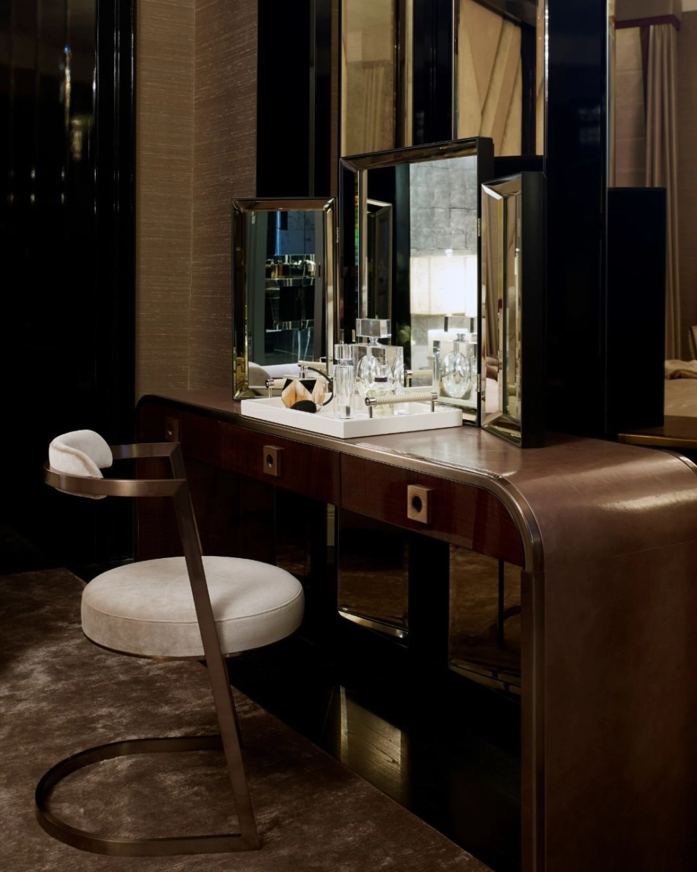 Bàn trang điểm thông minh giấu gương đa năng gấp gọn