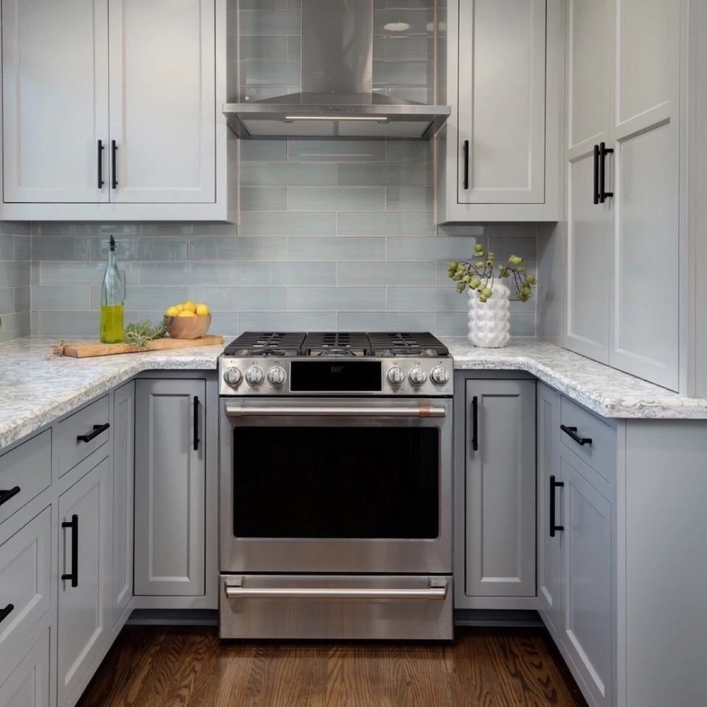 Tủ bếp chữ u gỗ xoan đào bền đẹp theo thời gian