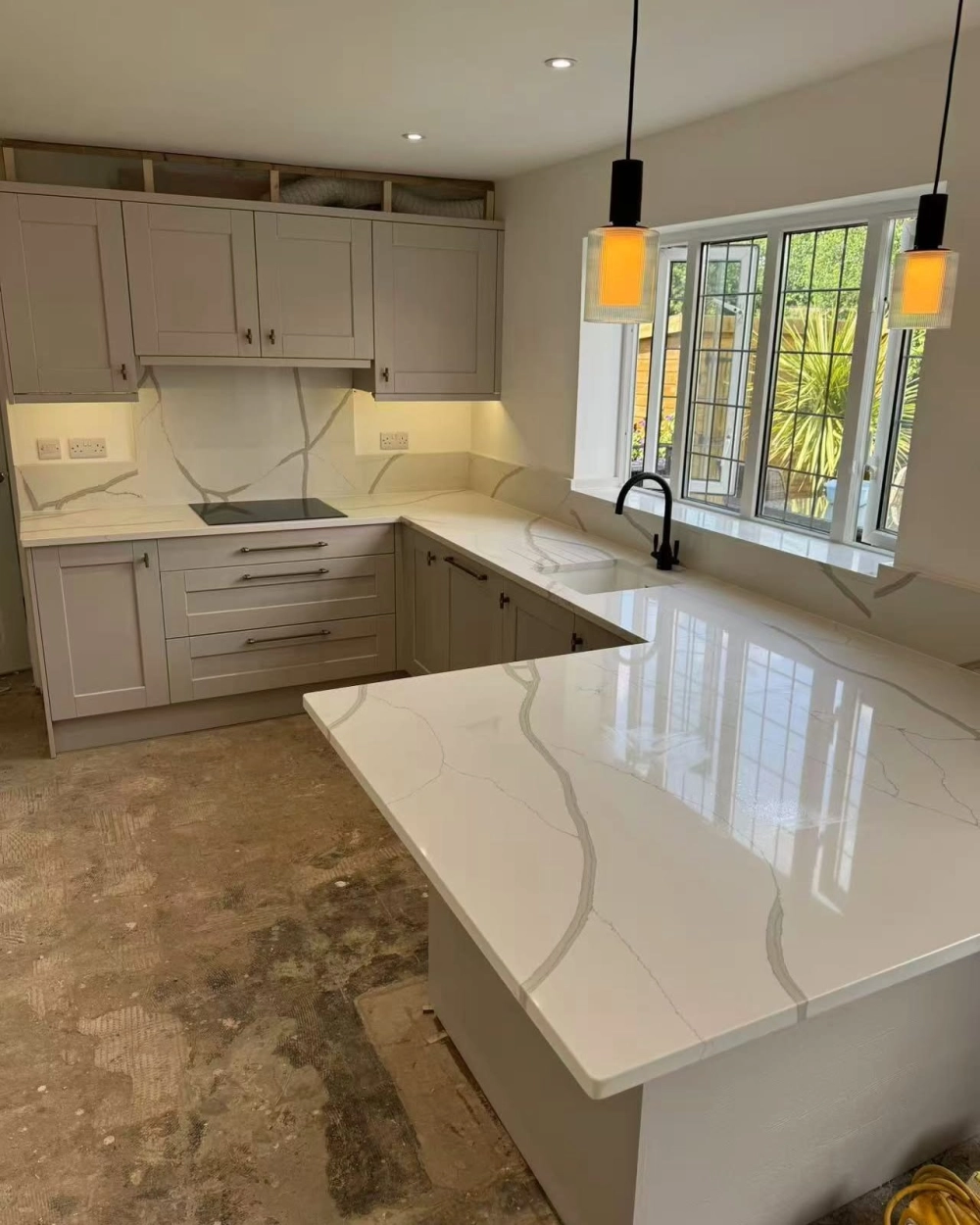 Bếp hình chữ u phong cách tối giản kiểu nhật