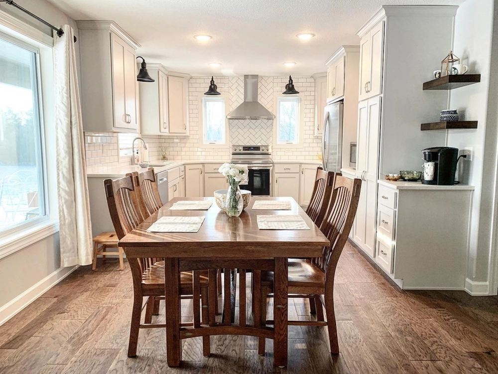 Thiết kế bếp chữ u mở liên thông phòng khách