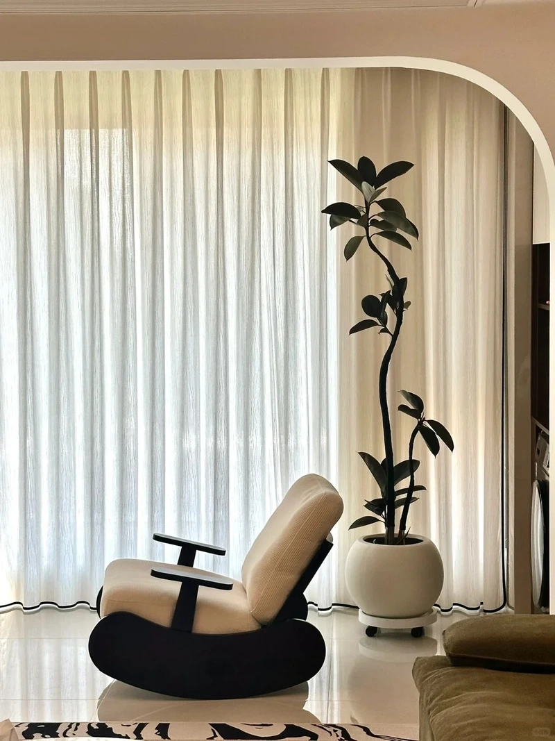 Không gian tươi mát cùng cây cảnh phòng khách lá xanh