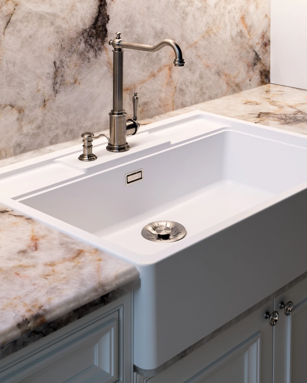 Thiết kế vòi rửa bát nóng lạnh inox 304 bền bỉ