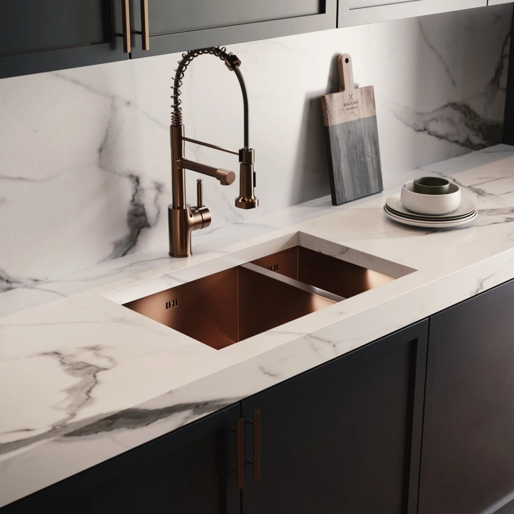 Phong cách bếp farmhouse với vòi rửa bát cổ điển