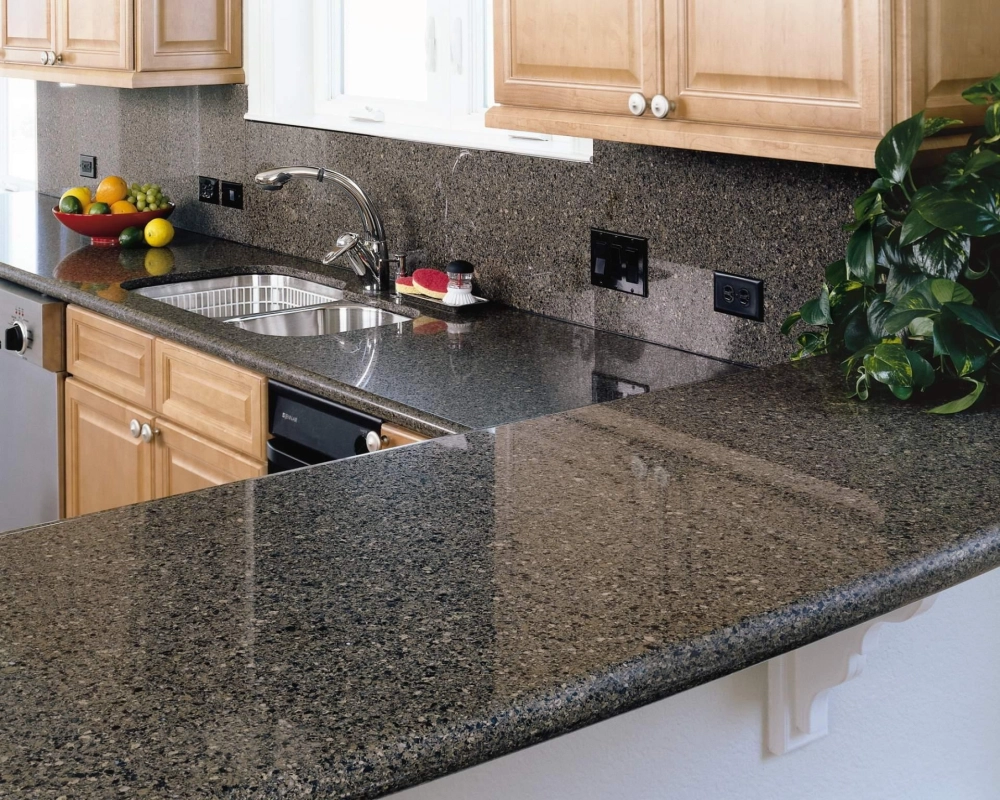 Sự kết hợp giữa tủ gỗ và mặt đá granite tự nhiên ốp bếp