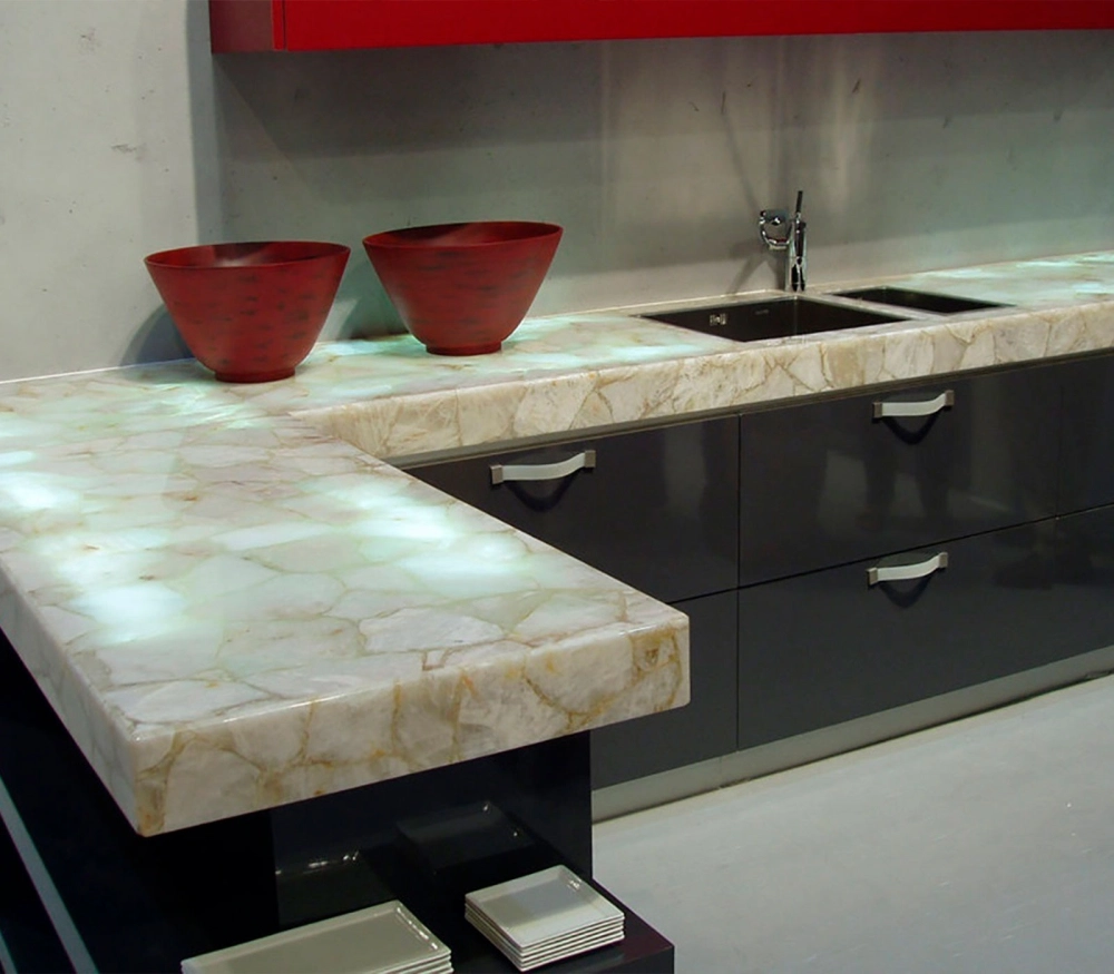 Cận cảnh vân đá marble ốp bếp màu trắng sang trọng