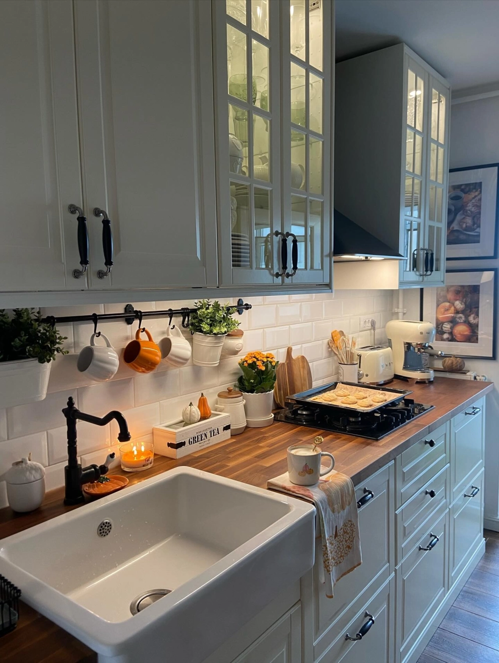 Bức tranh treo phòng bếp chủ đề hoa quả tạo cảm giác ngon miệng