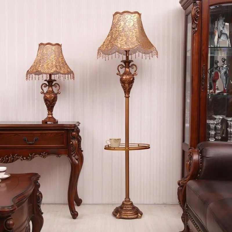 Xem ảnh đèn cây đứng thiết kế đơn giản nhưng cực kỳ tinh tế