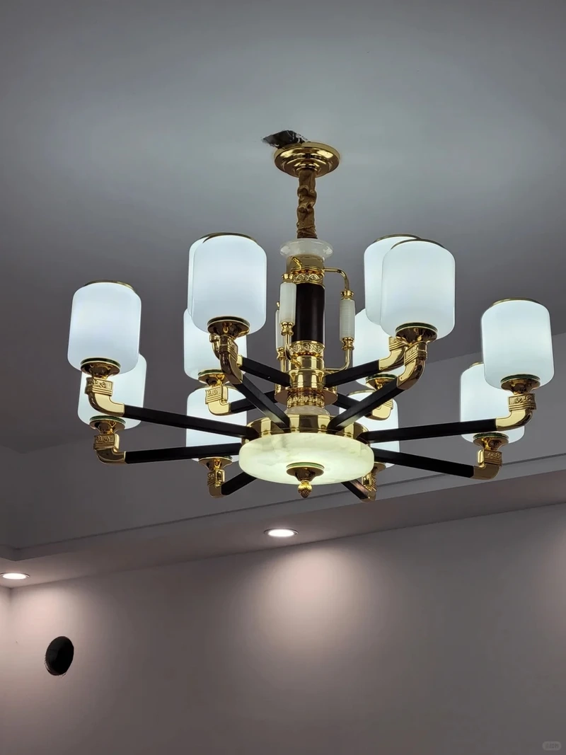 Cách chọn đèn chùm phòng khách phù hợp không gian