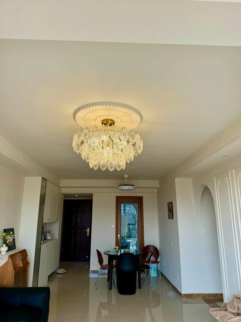 Hiện đại và nổi bật với đèn chùm phòng khách phong cách hiện đại