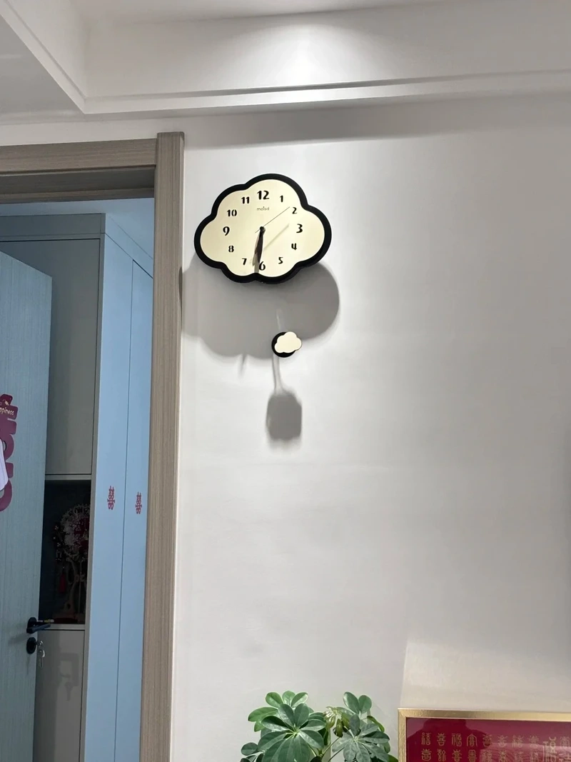 Dễ đọc và nổi bật nhờ đồng hồ treo tường số lớn