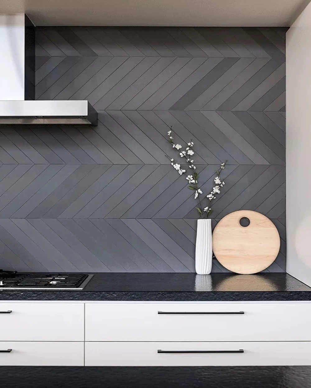 Mẫu gạch men ốp bếp màu be trung tính dễ phối nội thất