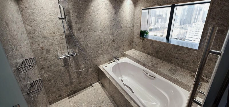 Gạch lát nền toilet chống trượt an tâm dùng
