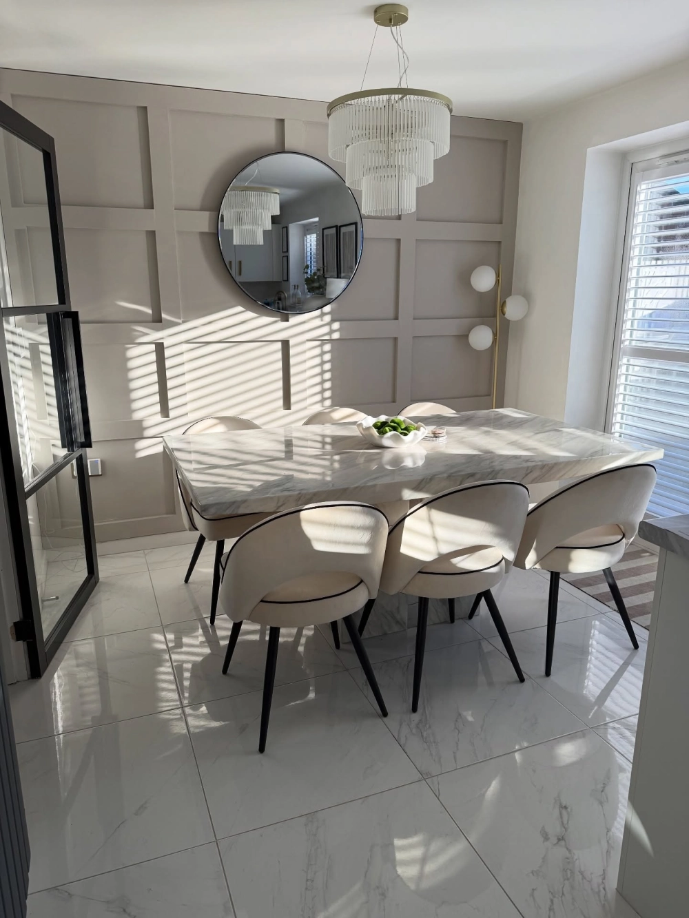 Cận cảnh chất liệu vải nỉ cao cấp trên mẫu ghế ăn hiện đại