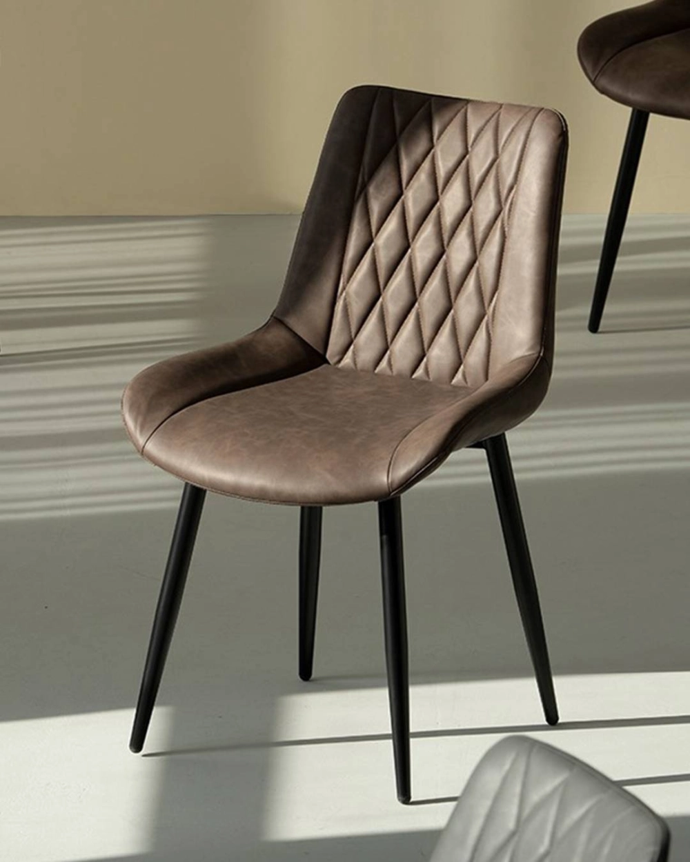 Giải pháp tiết kiệm diện tích với ghế ăn gấp gọn thông minh