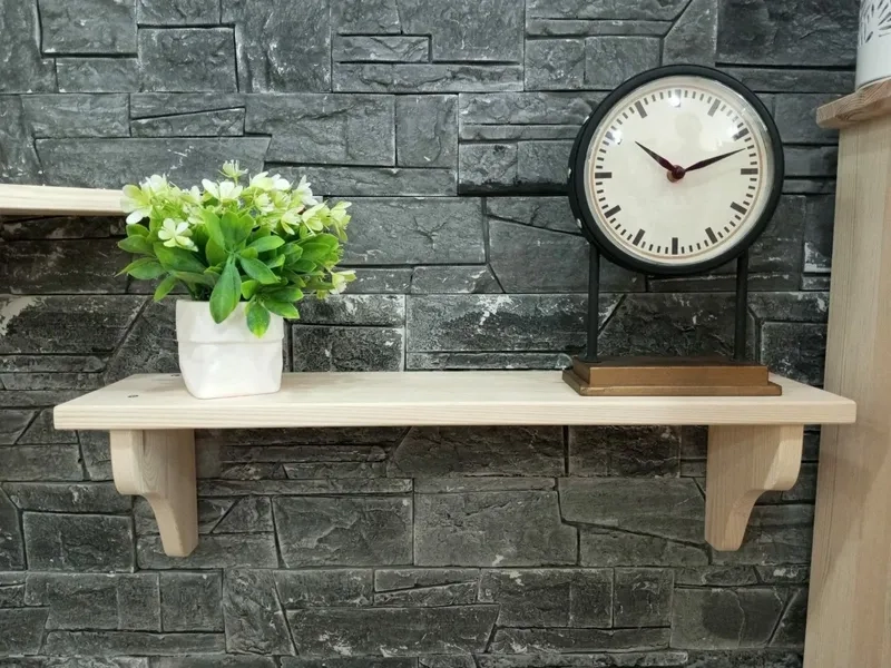 Sắp xếp gọn gàng với ảnh kệ treo tường nhà bếp