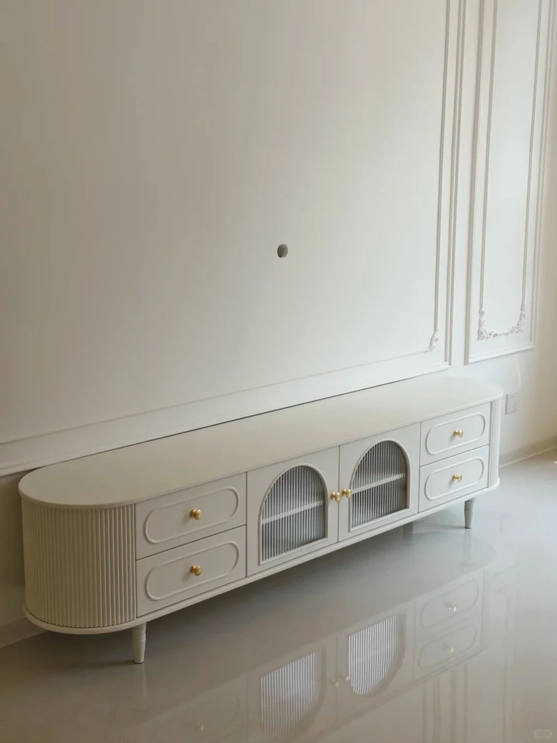 Nhẹ nhàng và thanh lịch cùng kệ tivi tone trắng