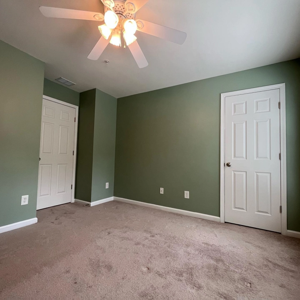 Phòng hoàn thiện vối màu sơn phòng ngủ xanh lá