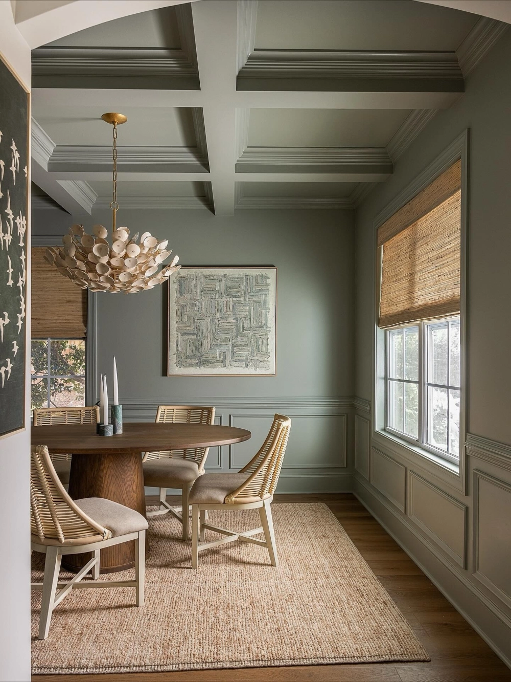 Bố trí phòng ăn nhà ống theo chiều dọc thông thoáng và khoa học