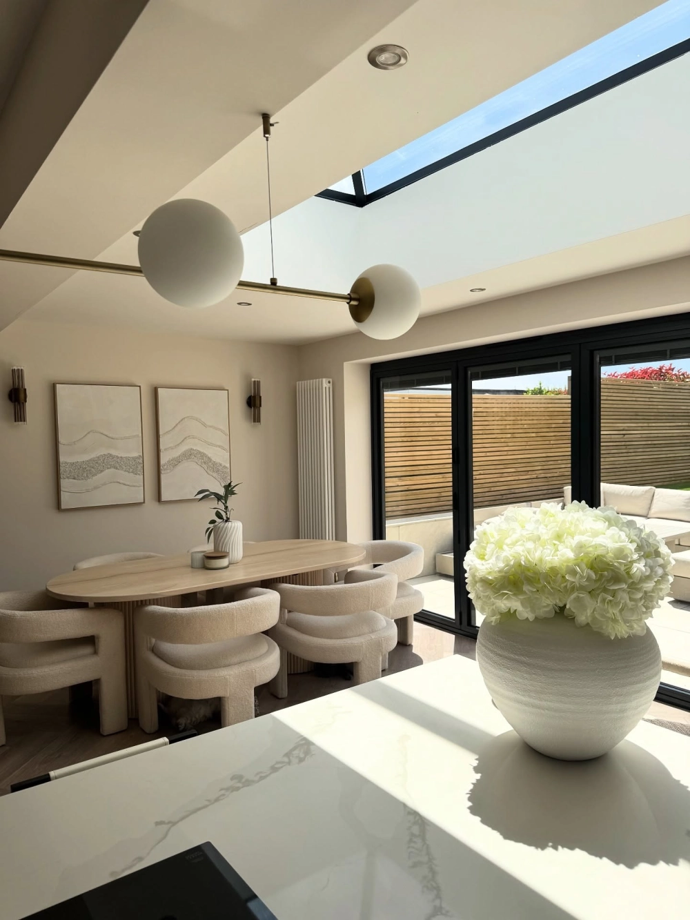 Phòng ăn phong cách scandinavian đơn giản và tinh tế