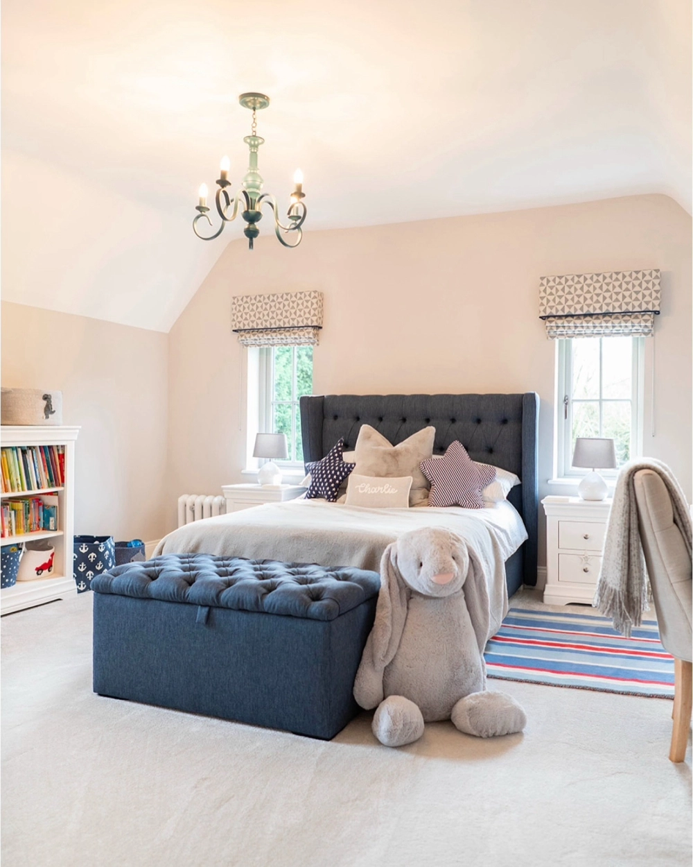 Thiết kế tủ quần áo bé trai âm tường tiết kiệm diện tích