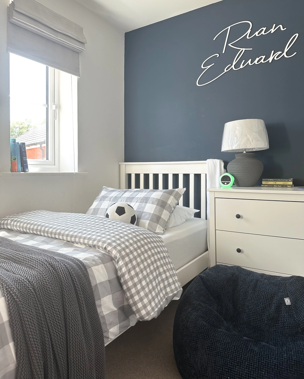 Mẫu phòng ngủ bé trai phong cách thể thao năng động