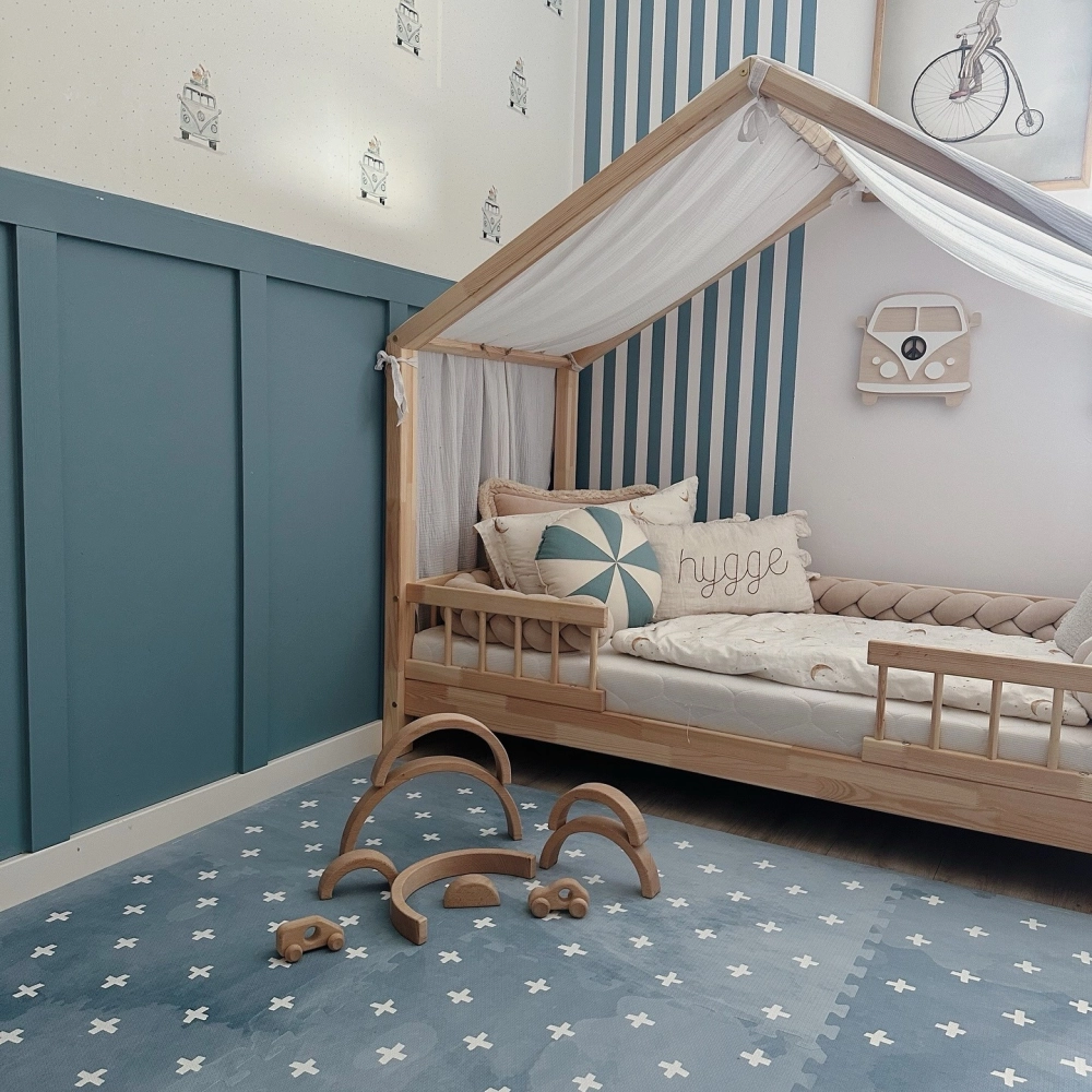 Mẫu giấy dán tường phòng ngủ bé trai họa tiết vũ trụ sinh động