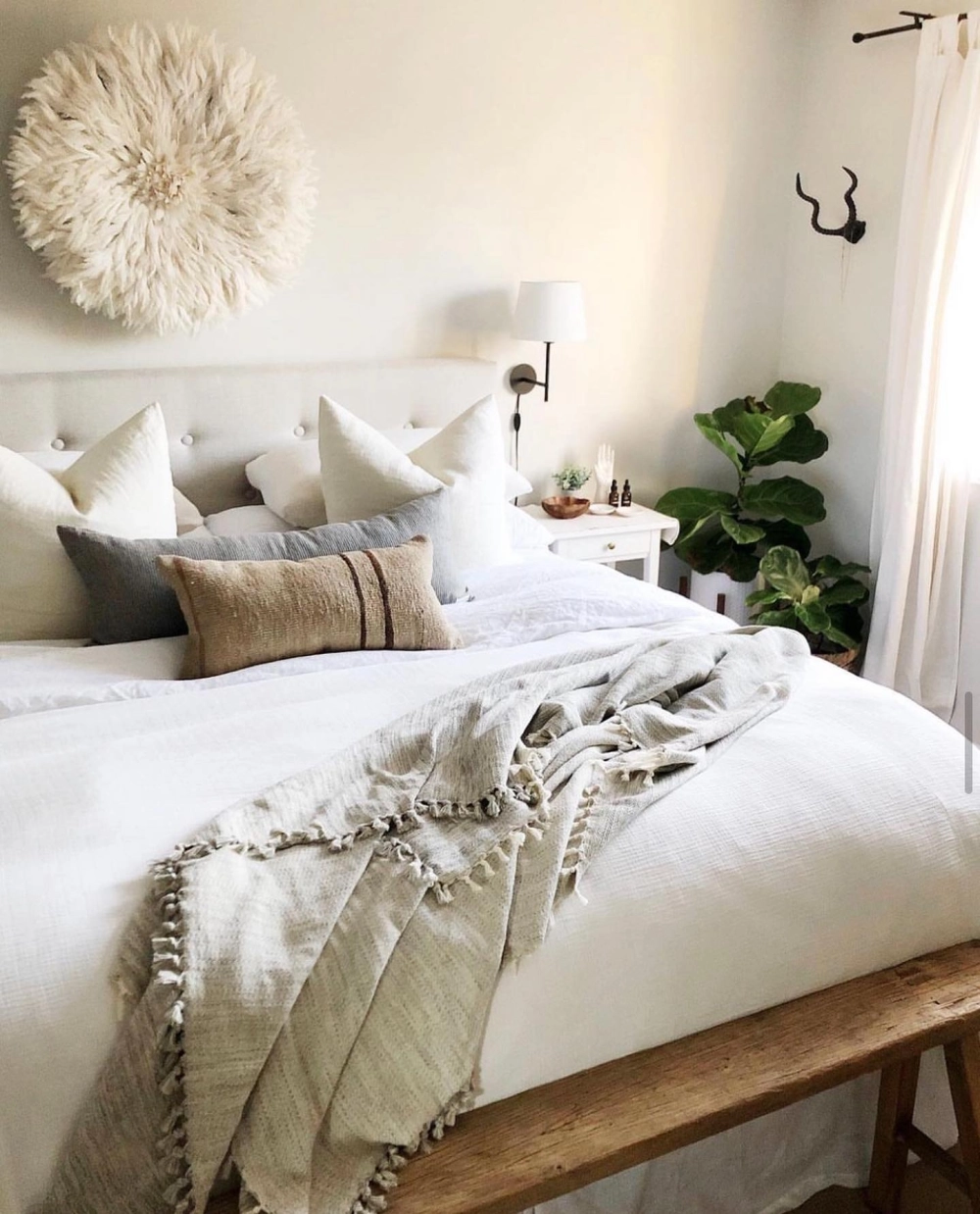 Các ý tưởng setup phòng ngủ chill với cây xanh lọc không khí