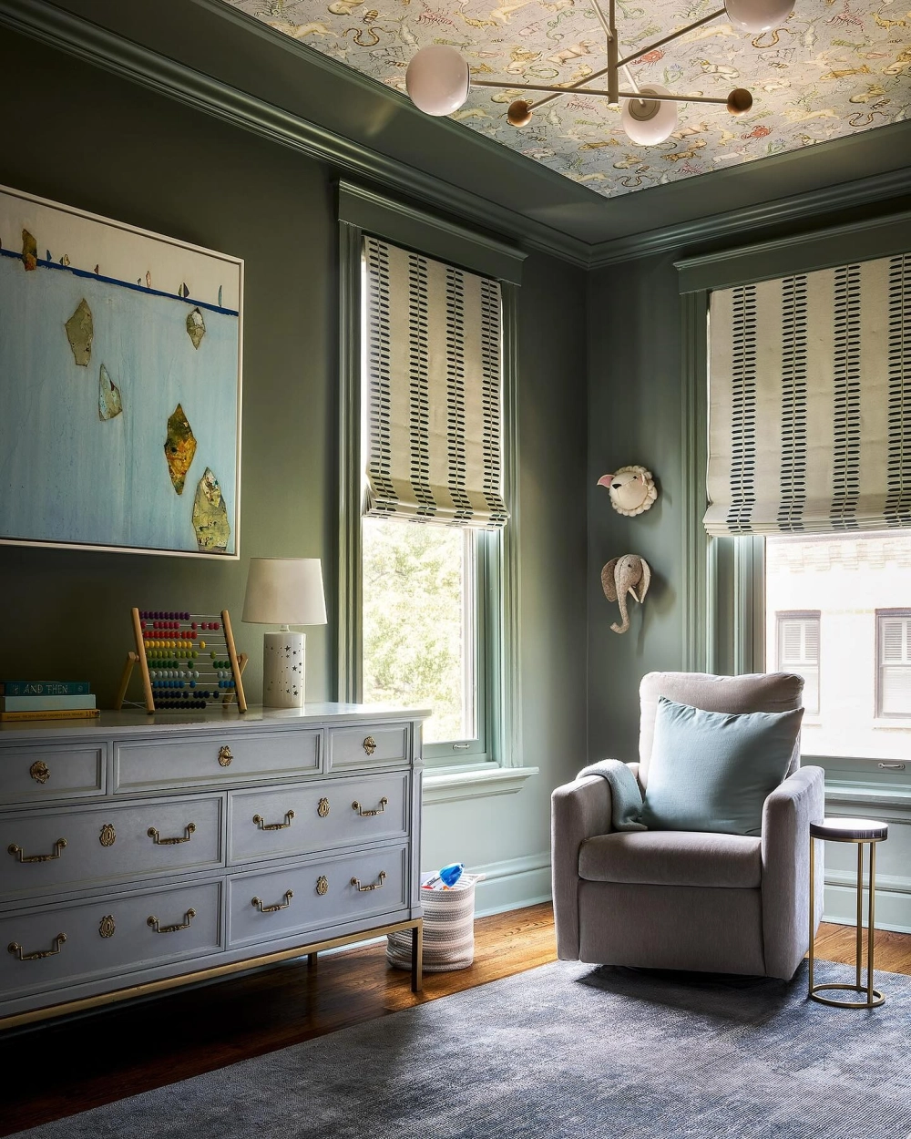 Bố trí phòng ngủ cho 2 bé với giường đôi song song khoa học