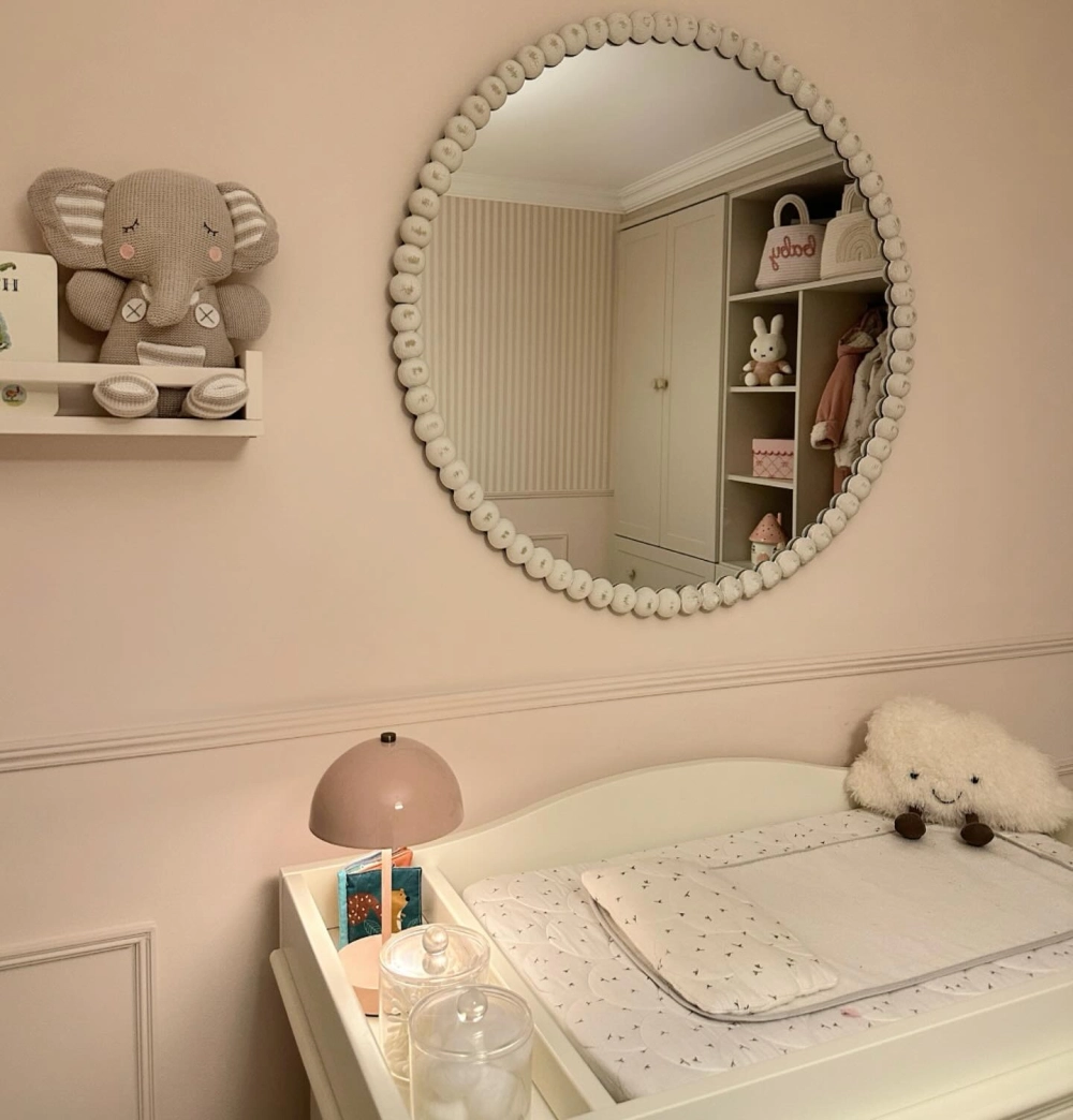 Thiết kế phòng ngủ cho bé trai và gái với tông màu trung tính hiện đại