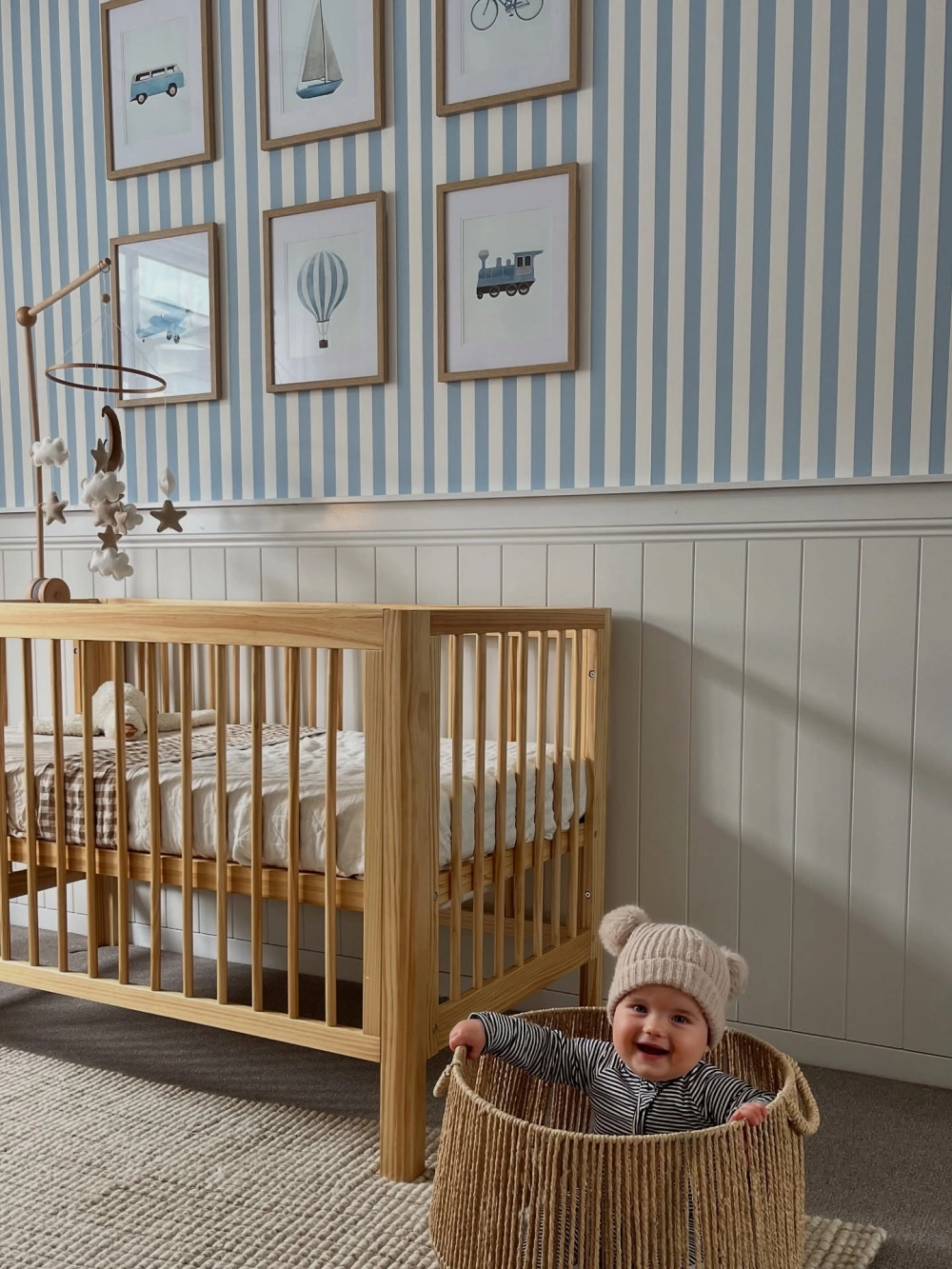 Mẫu phòng ngủ đôi cho bé gái với thiết kế giường lâu đài cổ tích