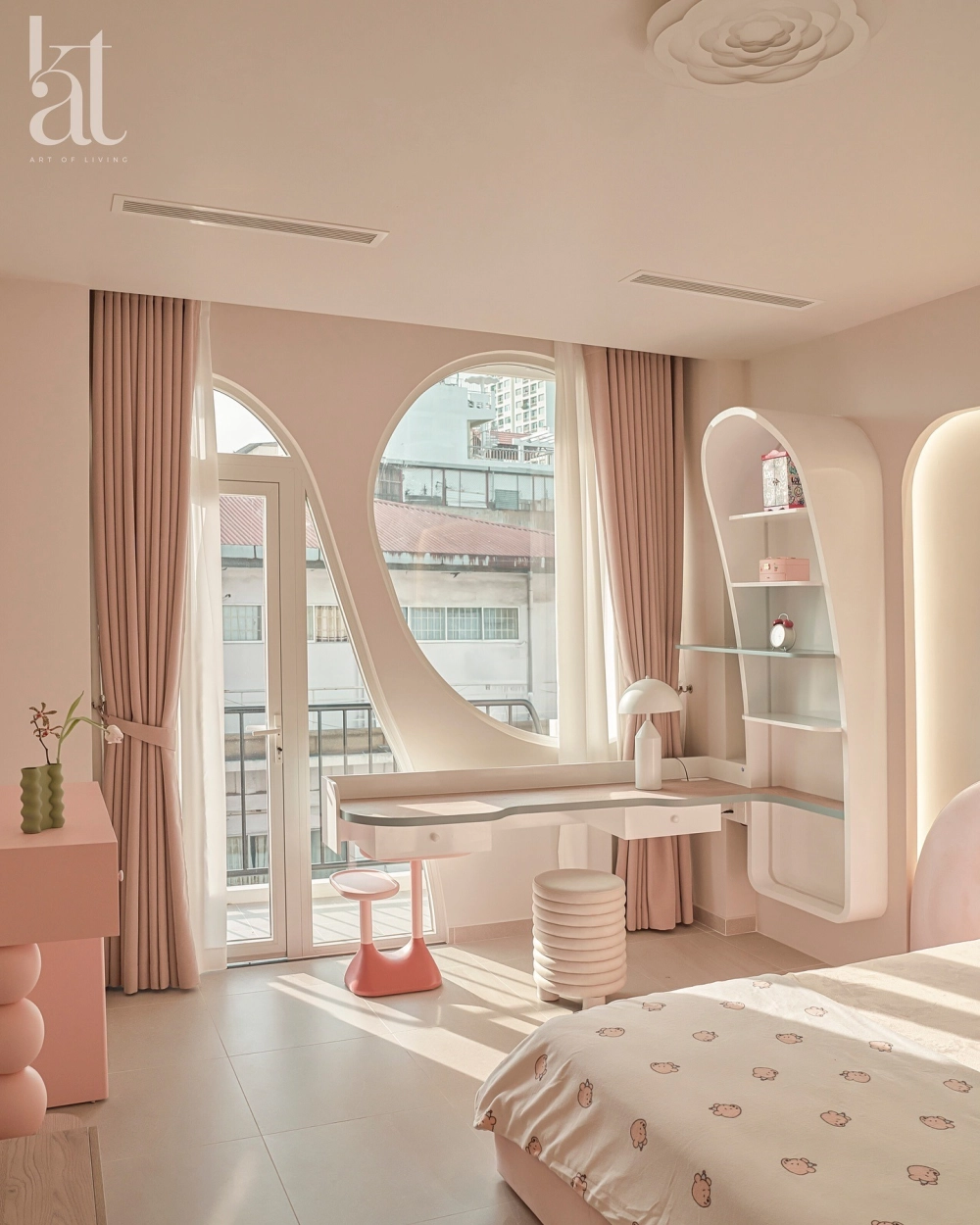 Không gian phòng ngủ hiện đại sang trọng với vách ốp đá cao cấp