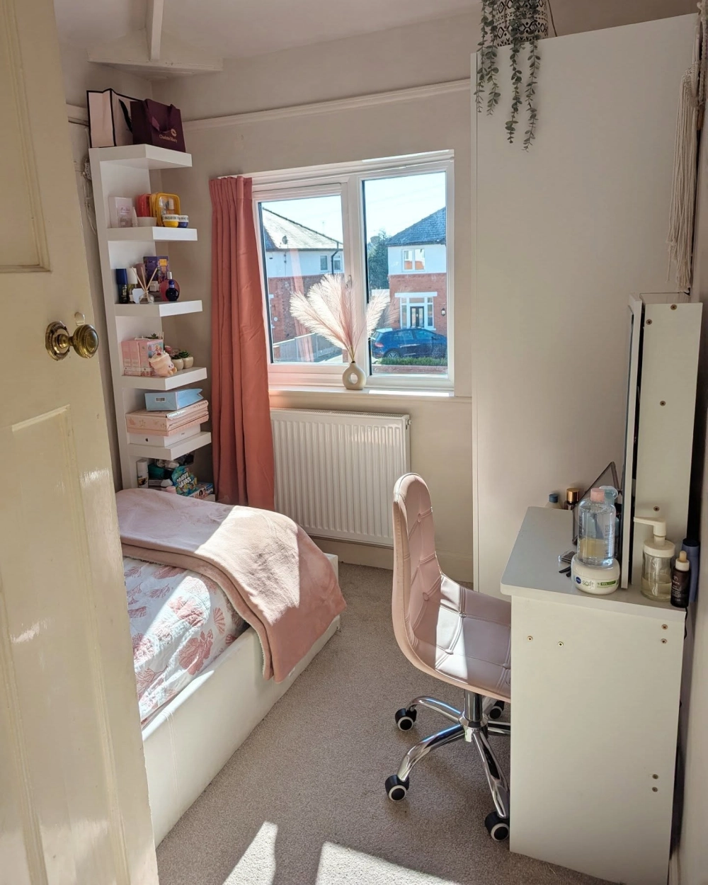 Giải pháp ánh sáng cho phòng ngủ nhỏ không có cửa sổ thoáng khí