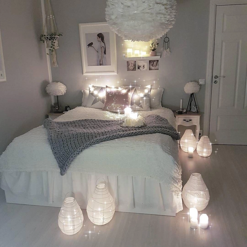 Không gian phòng ngủ vợ chồng tone xám ghi sang trọng và lịch lãm