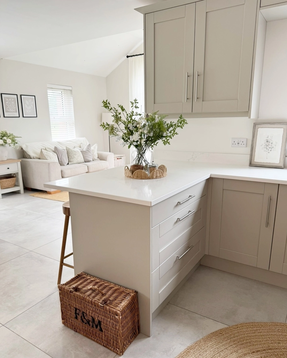 Thiết kế quầy bar bếp ngăn bếp và phòng khách sang trọng