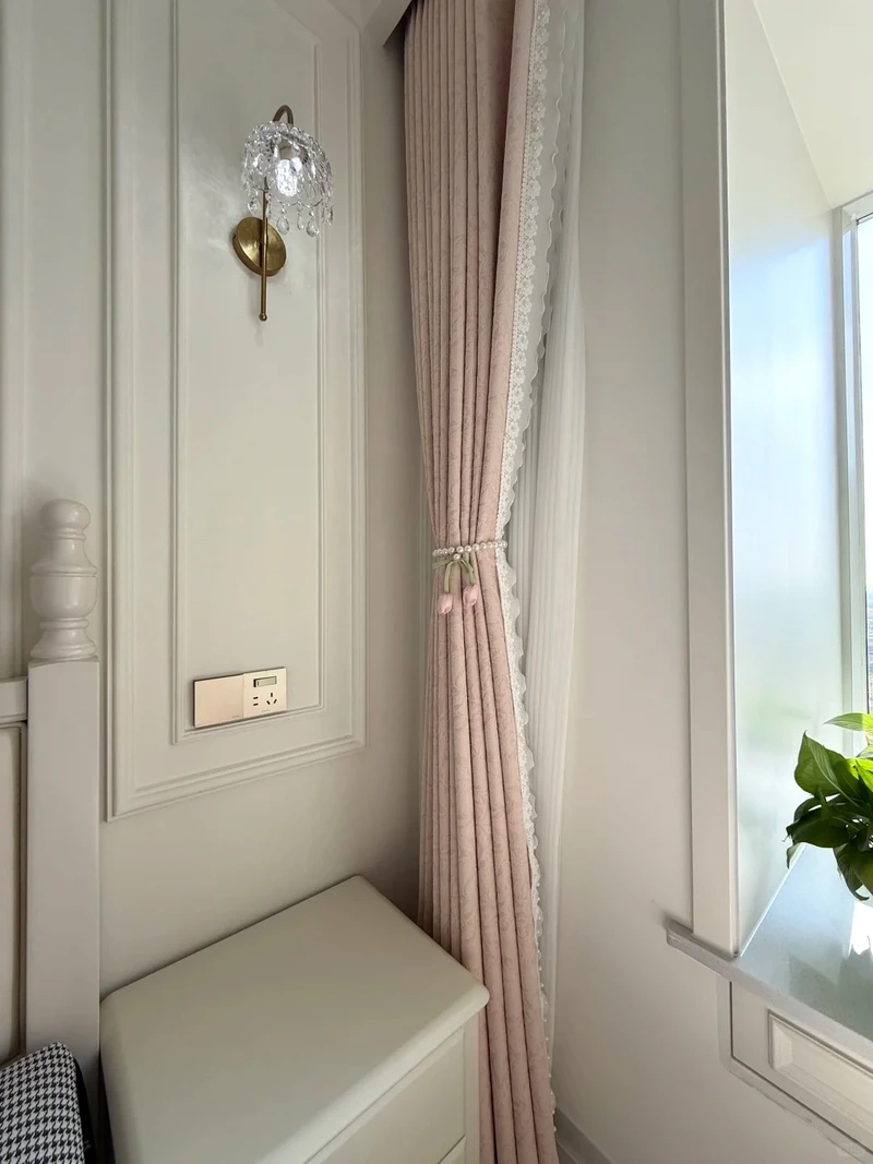 Gọn gàng và hiện đại nhờ rèm cửa phòng khách nhỏ