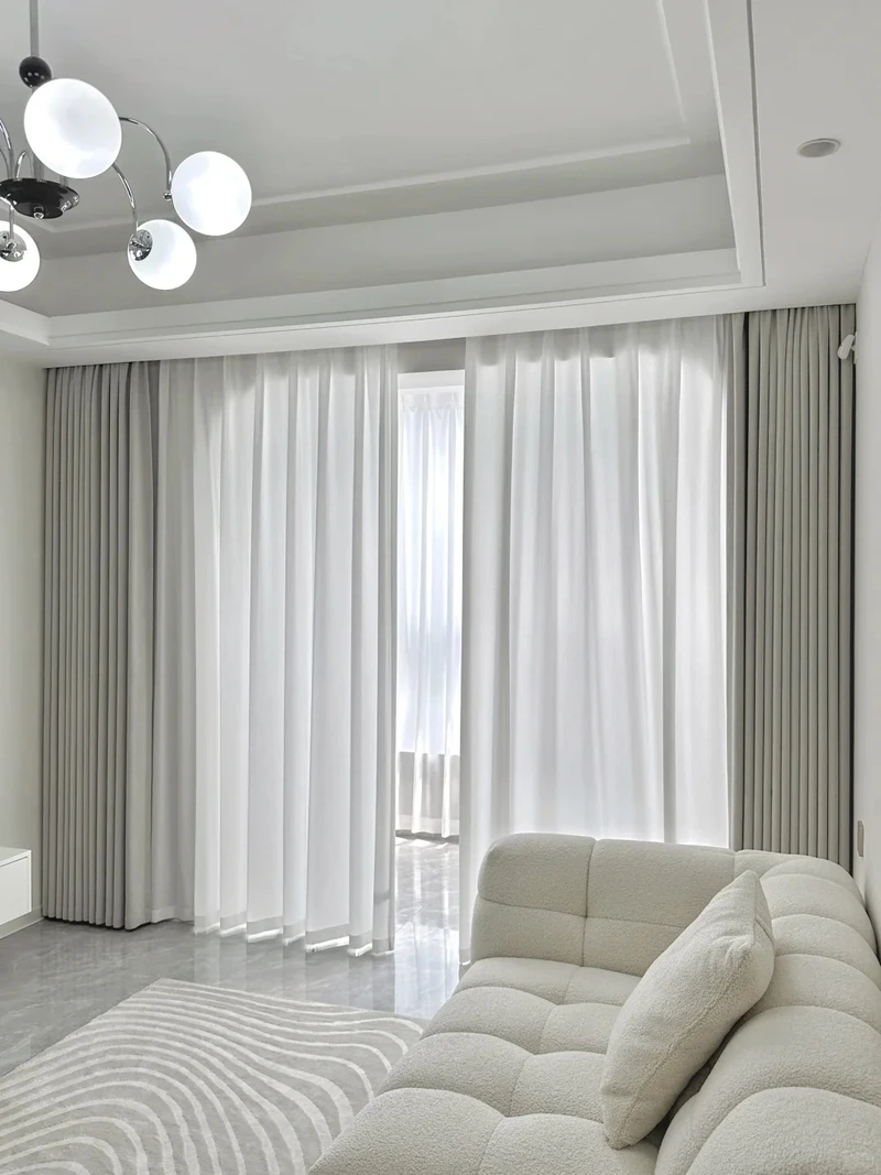 Sáng sủa và tinh tế với rèm cửa phòng khách màu trắng
