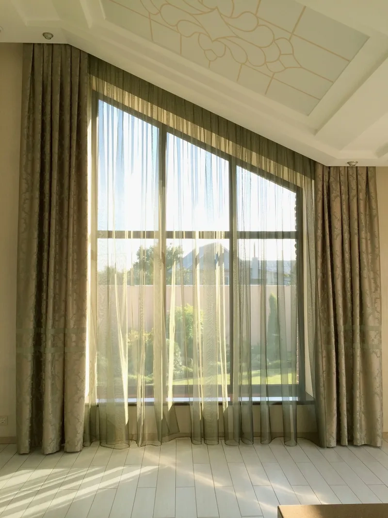 Hoàn thiện vẻ đẹp cửa sổ với ảnh rèm cửa sổ kèm khung cửa