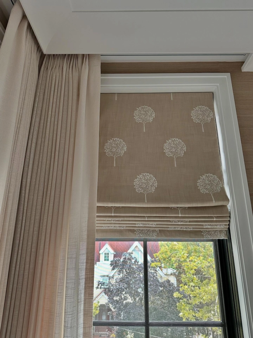 Sử dụng rèm ngăn phòng ngủ và phòng khách thay cho vách cứng