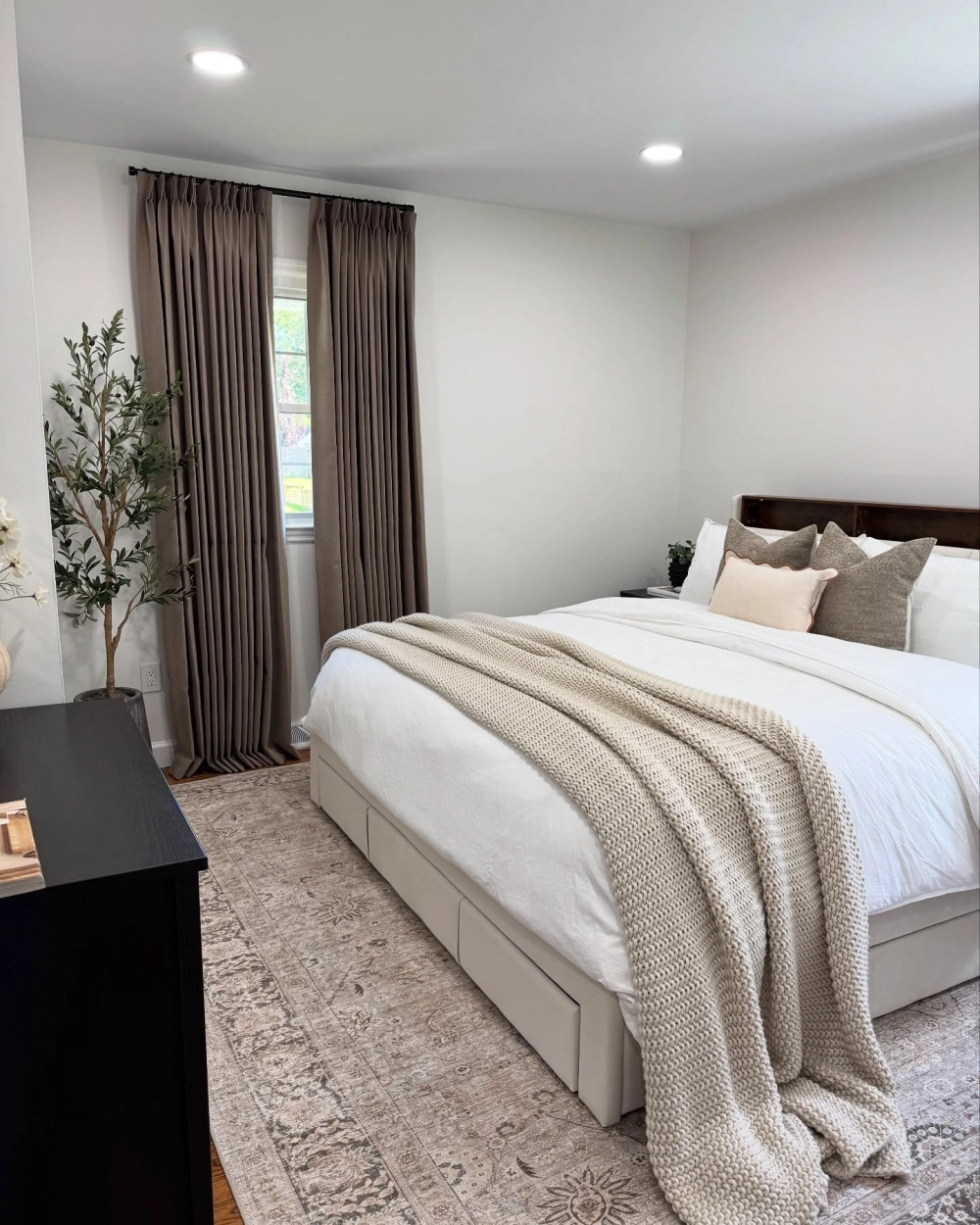 Loại rèm che nắng phòng ngủ tuyệt đối giúp giấc ngủ sâu hơn