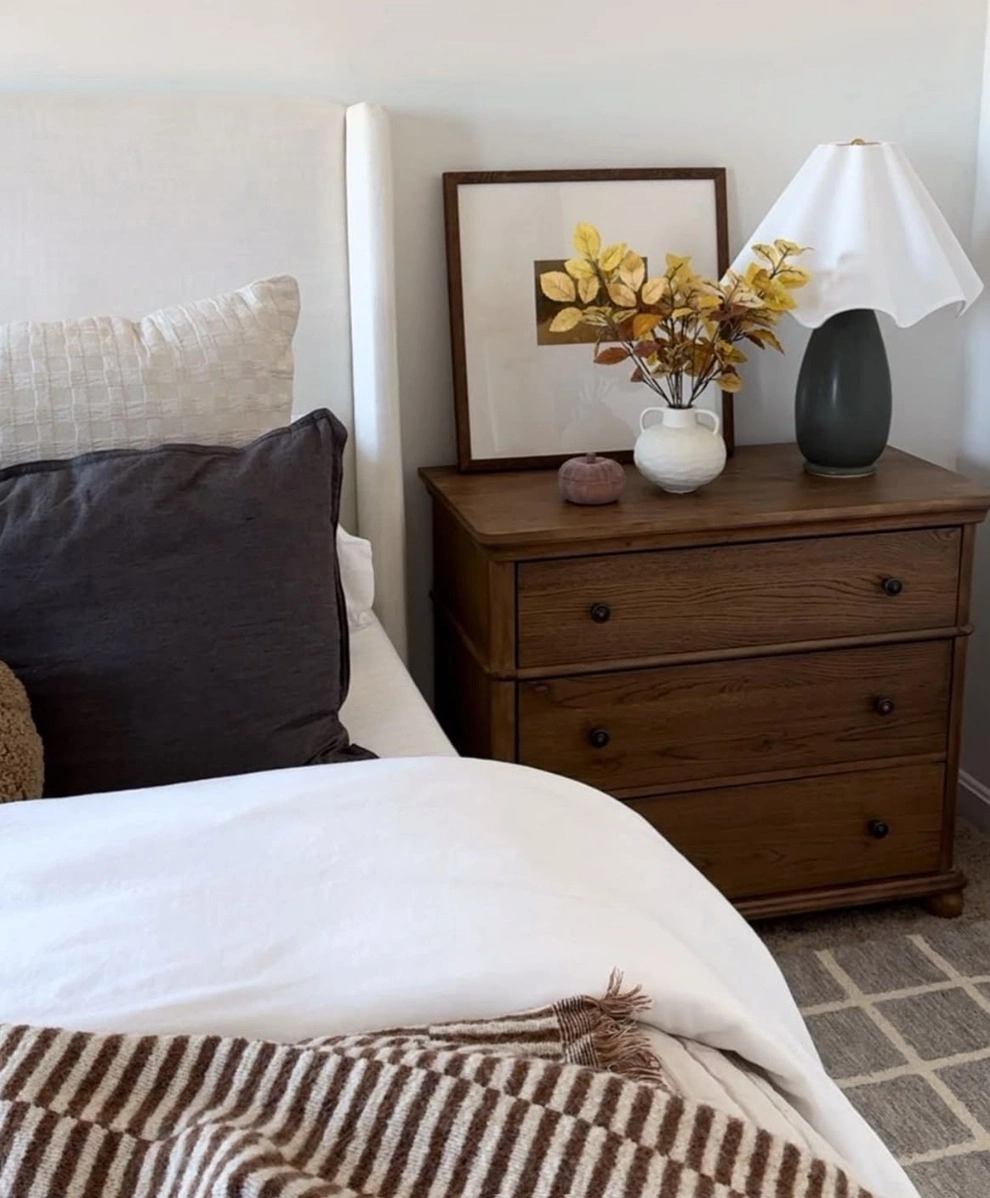 Decor tab đầu giường bọc nỉ nhung màu xanh rêu