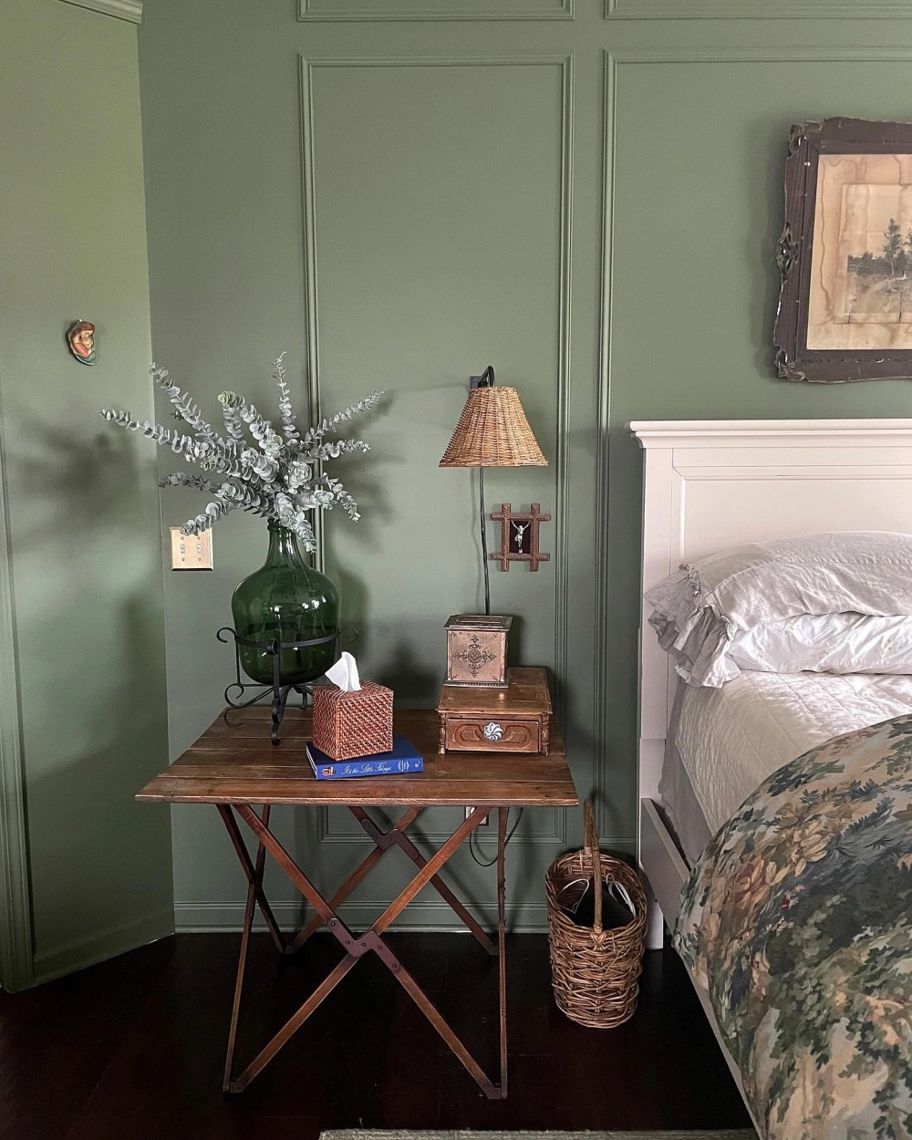 Mẫu tab đầu giường nhựa cao cấp cho phòng ngủ nhỏ