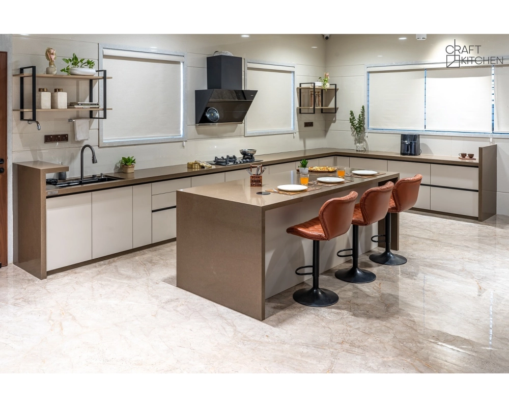 Bố trí thiết kế bếp hiện đại châu âu với tông màu xám ghi thanh lịch