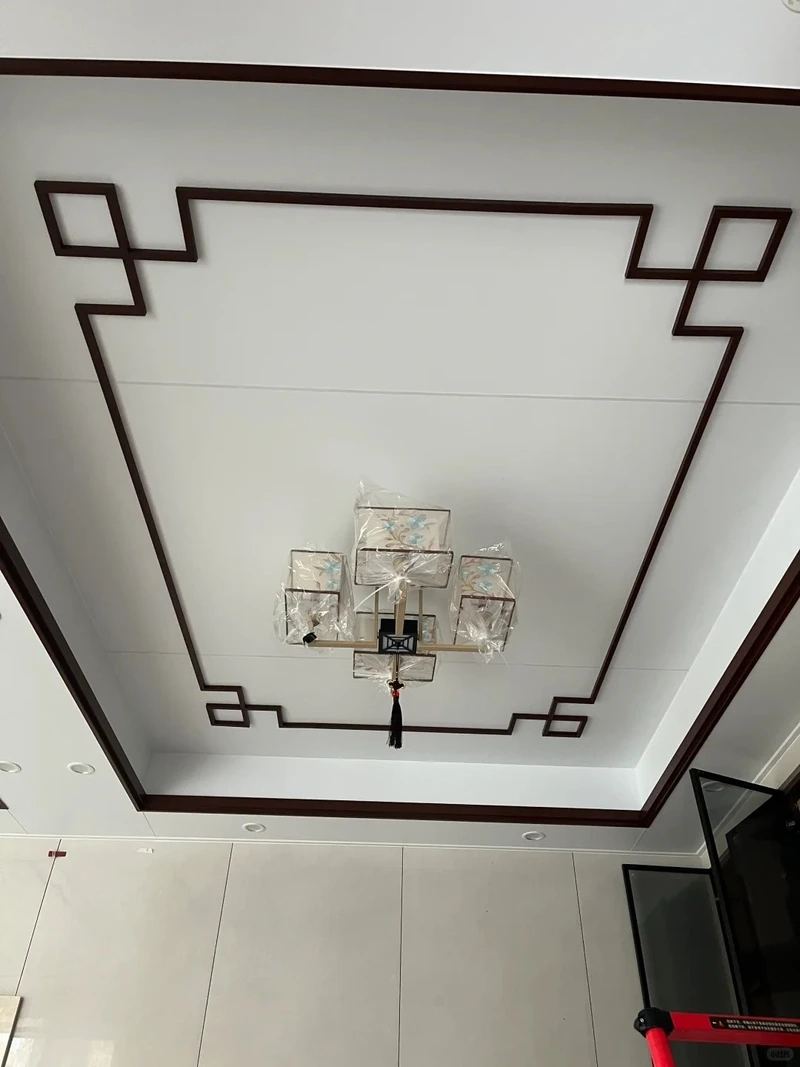 Tinh tế cổ điển cùng trần thạch cao phòng khách tân cổ điển